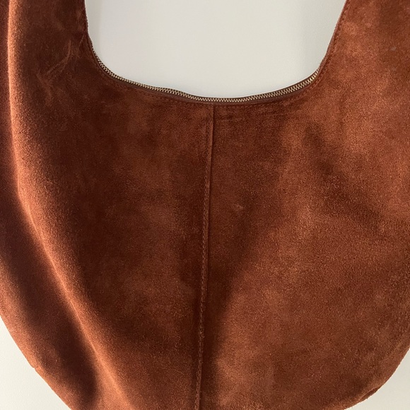 Madewell The Essential Curve Shoulder Bag - Picture 8 of 9